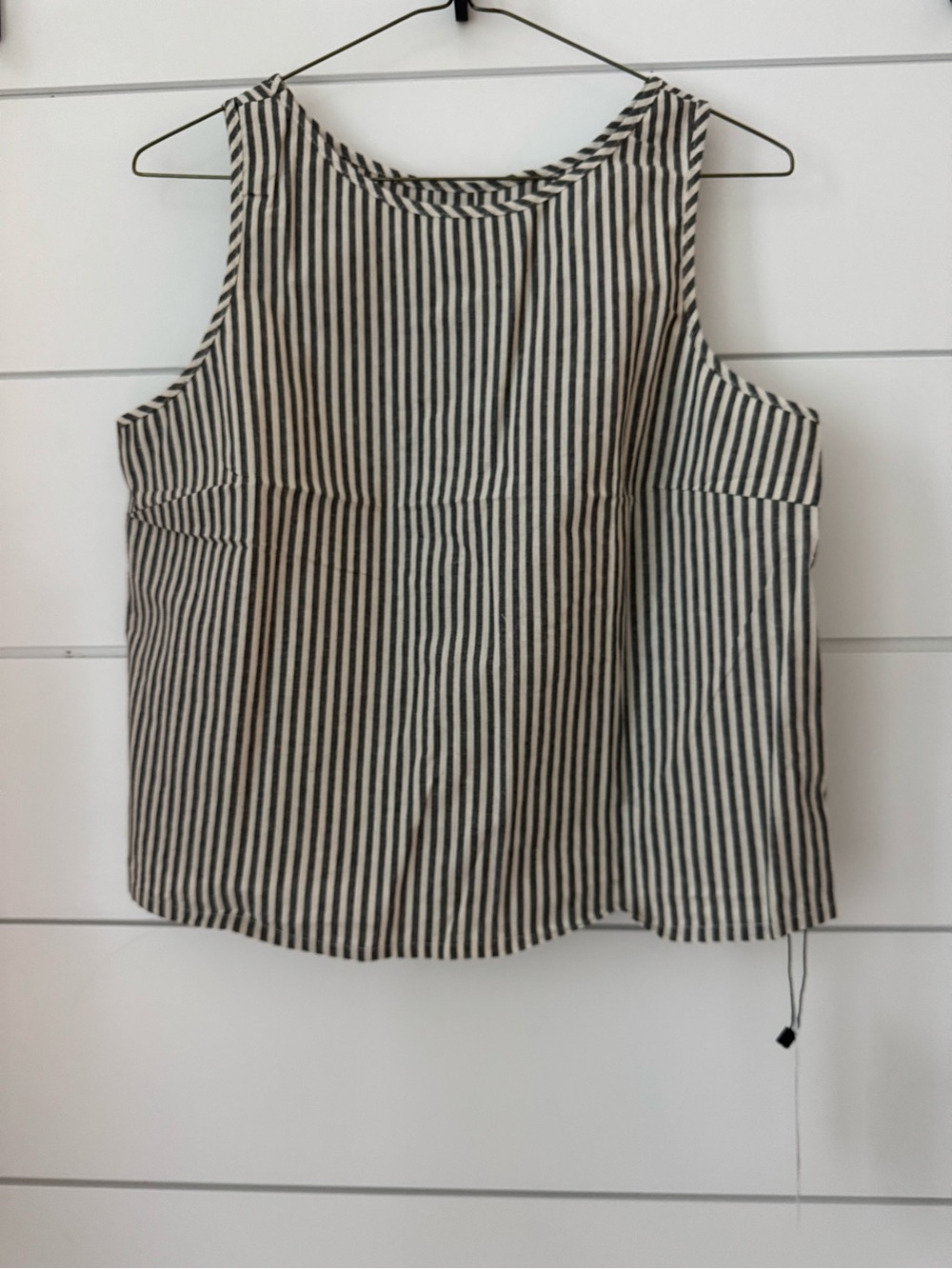 Striped Sleeveless Women's Top - Black & White